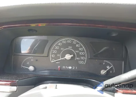 2003 Lincoln Town Car Signature из США, поврежденный, VIN 1LNHM82W03Y627175